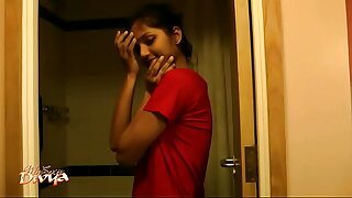 印度新生儿Divya在热水浴室里与水份男人享受感性的浴室。