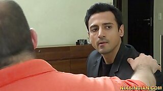 भारतीय आपूर्तिकर्ता ने अपने बॉस की हल्की जटिल पत्नी की उत्तेजना को दूर से ही चोदा, विदेशी उसके लिए फायदेमंद हो।